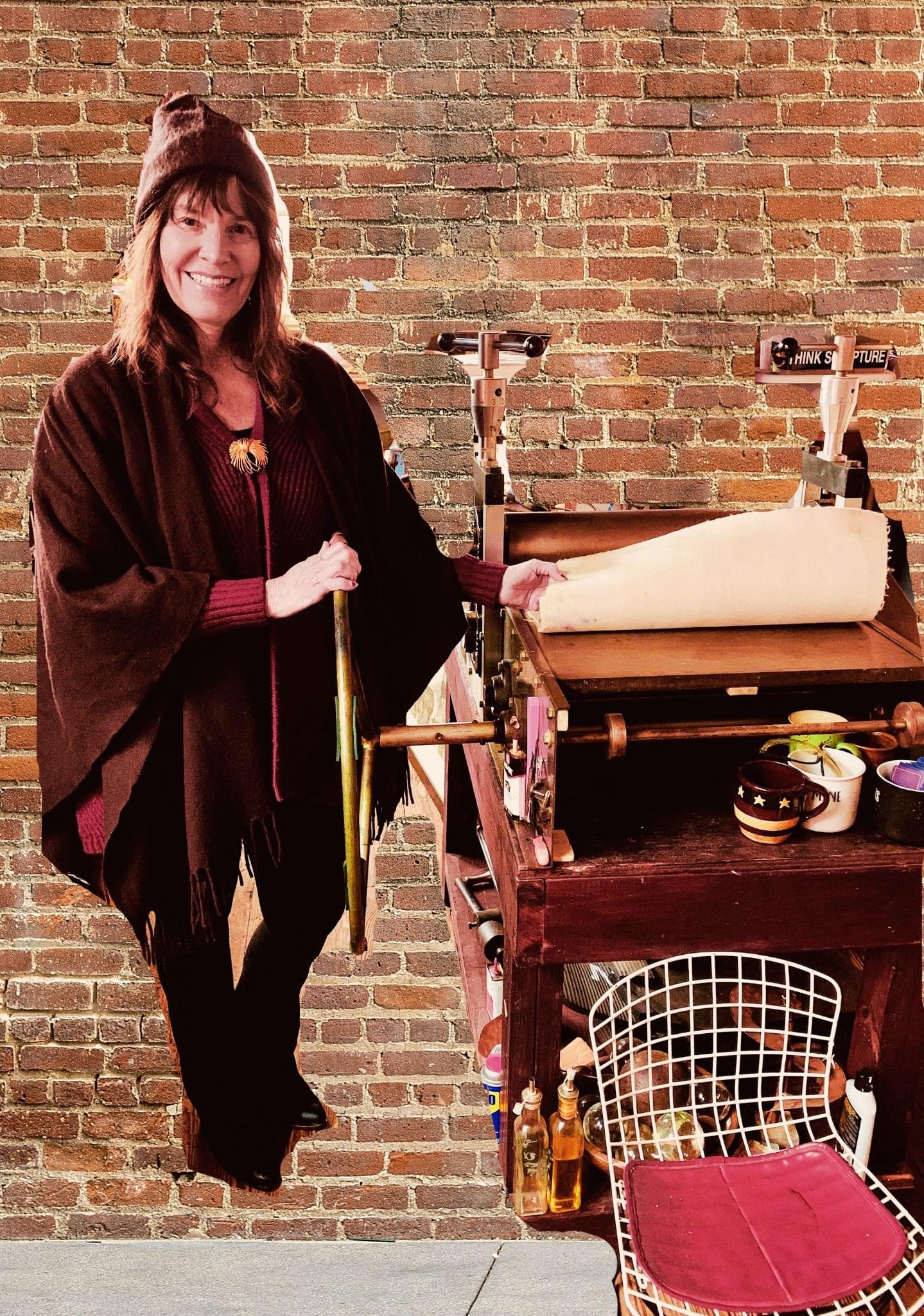 Melissa Strawser is a 4th Generation Artist, Intaglio Sculptor taking