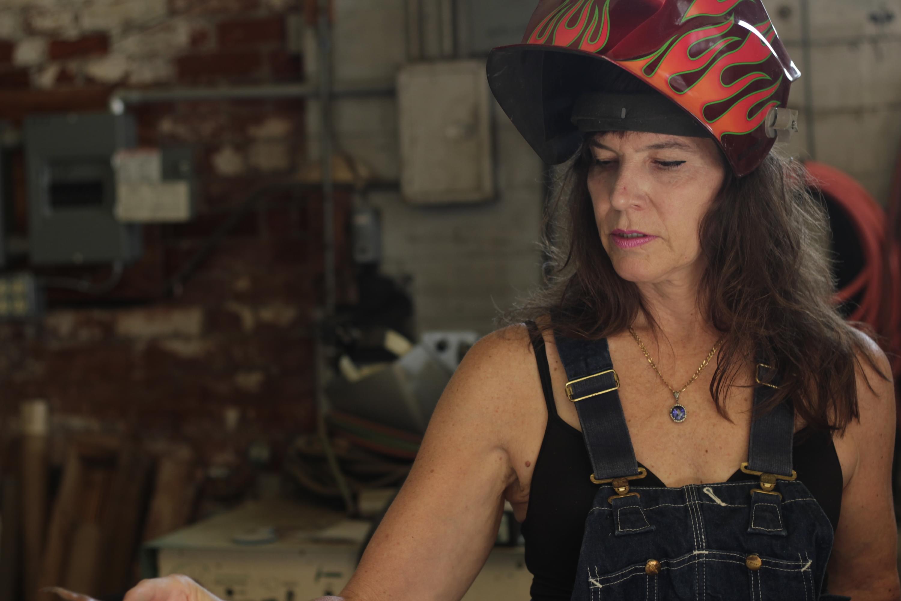 Melissa Strawser is a 4th Generation Artist, Intaglio Sculptor taking