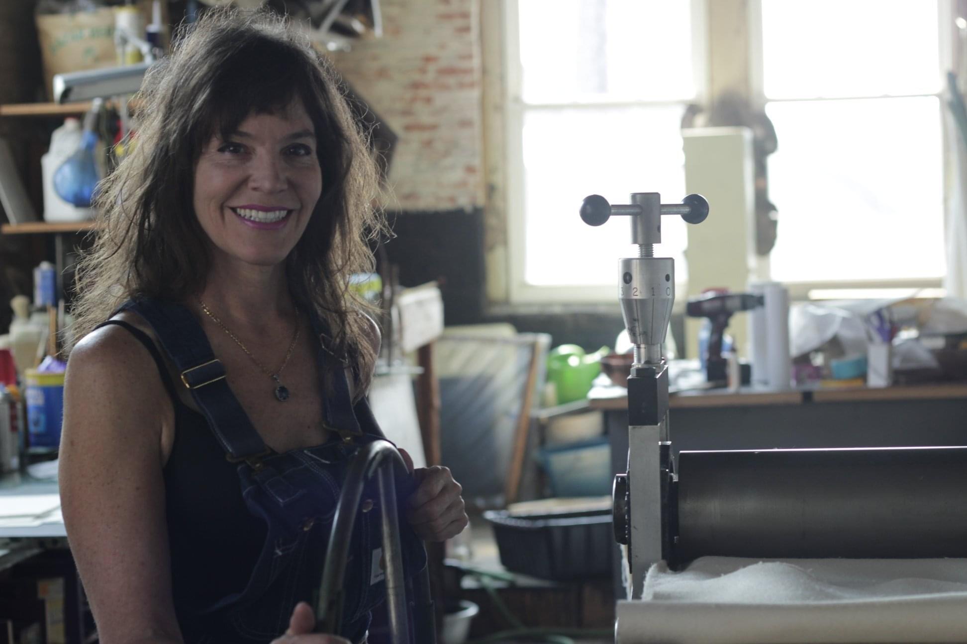 Melissa Strawser is a 4th Generation Artist, Intaglio Sculptor taking